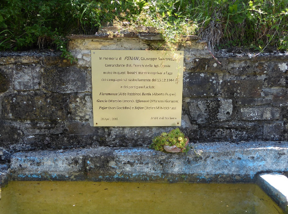 Targa commemorativa alla fomntana di Rovello Superiore