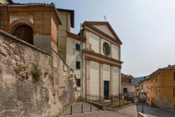 a sinistra l'ingresso del vecchio ospedale San Giuliano